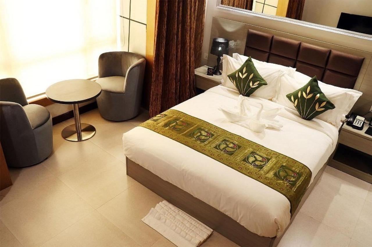 Aristocrat Hotel Kolkata Luaran gambar