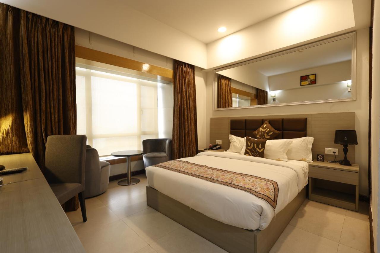 Aristocrat Hotel Kolkata Luaran gambar