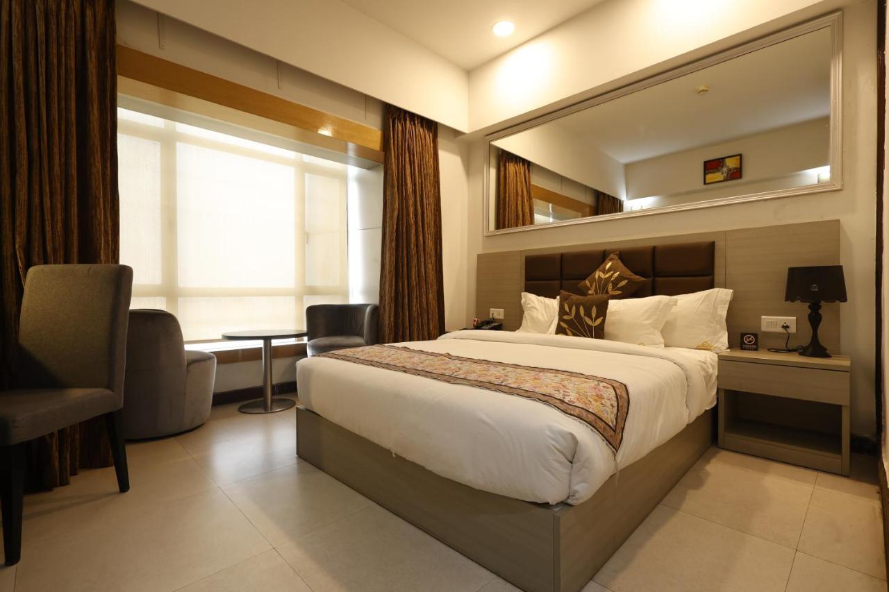 Aristocrat Hotel Kolkata Luaran gambar