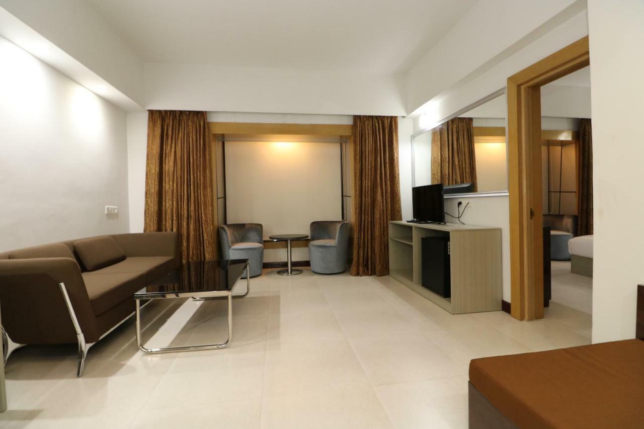 Aristocrat Hotel Kolkata Luaran gambar