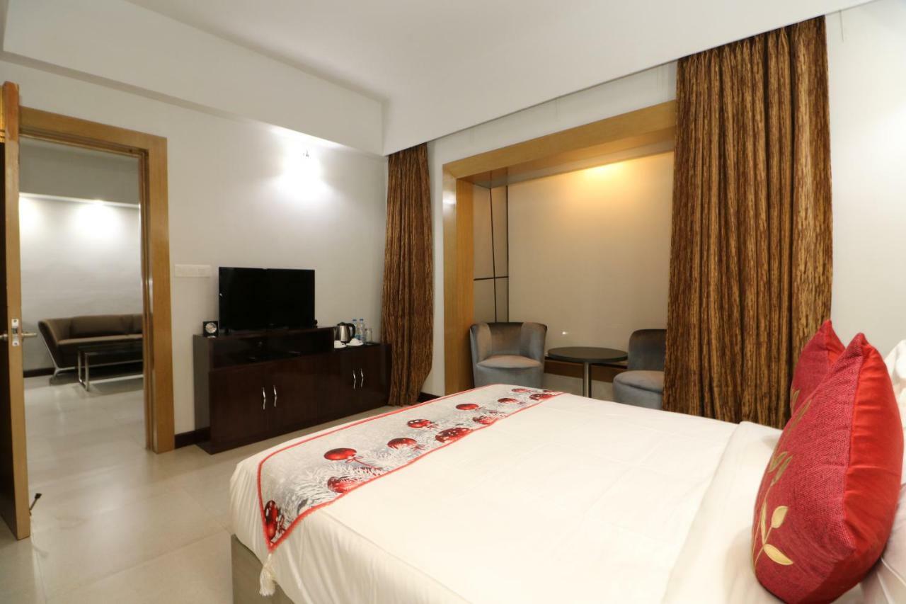 Aristocrat Hotel Kolkata Luaran gambar