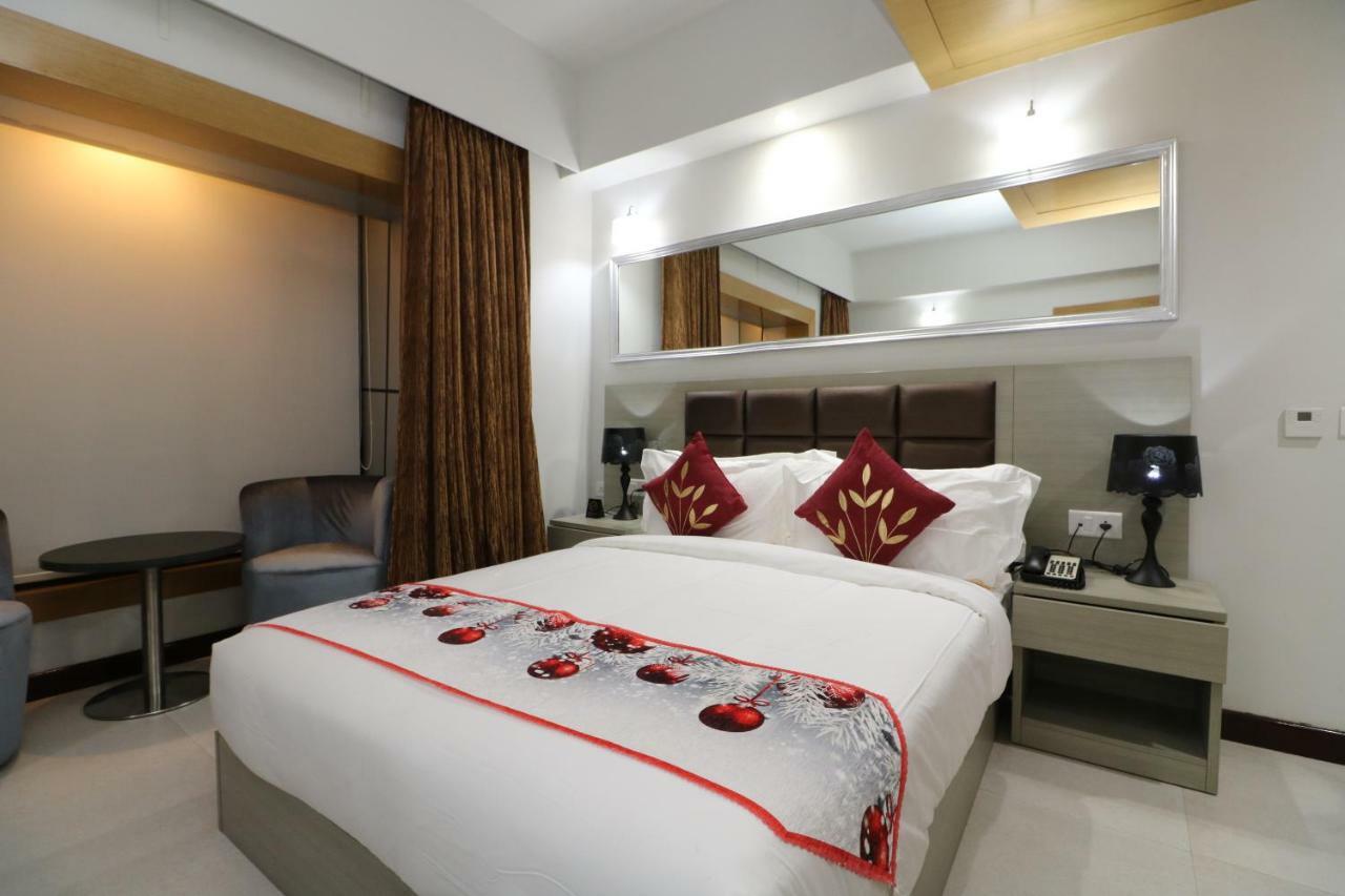 Aristocrat Hotel Kolkata Luaran gambar