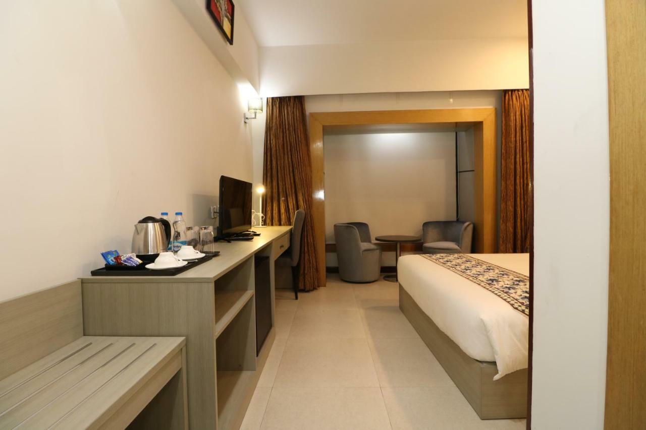 Aristocrat Hotel Kolkata Luaran gambar